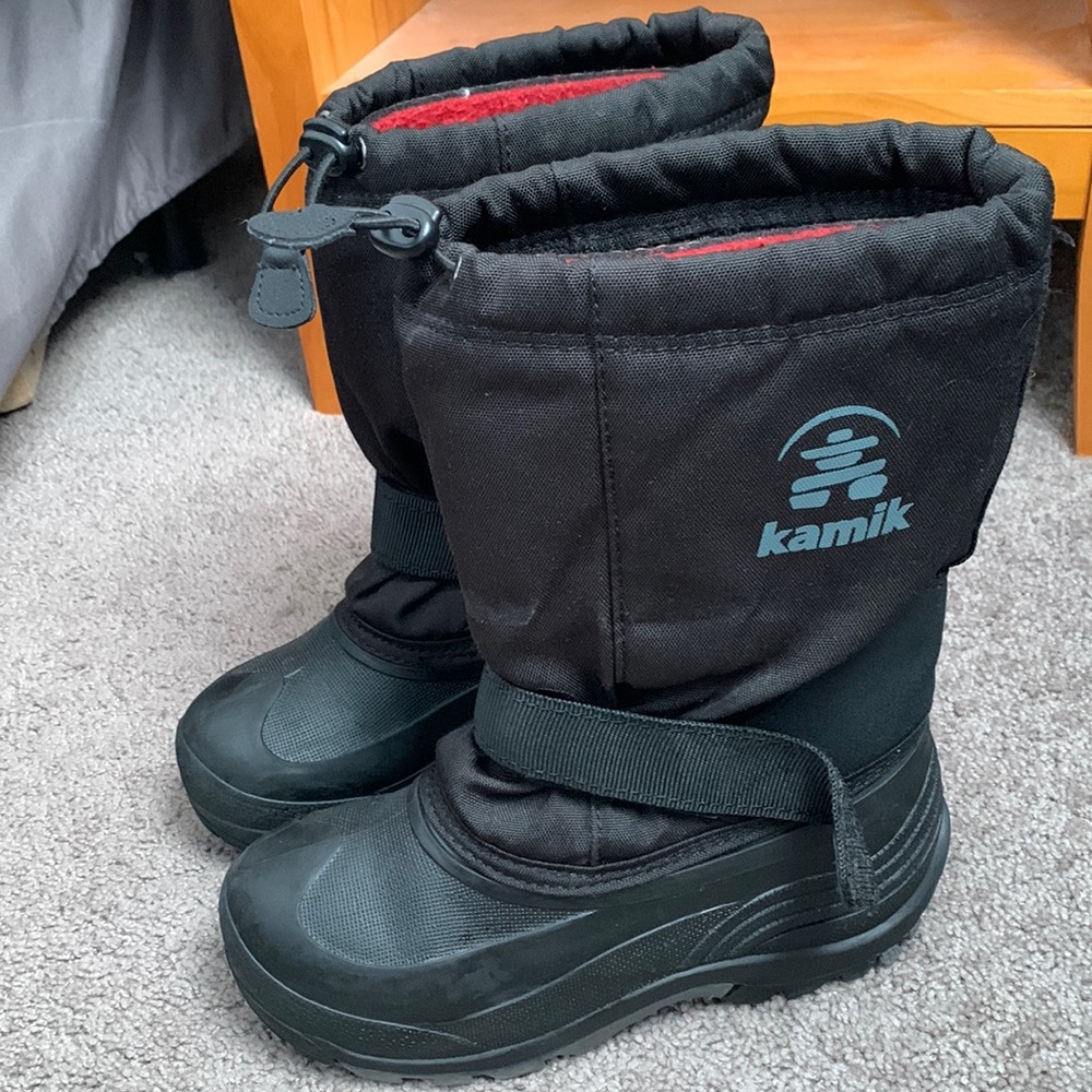 Black Kamik waterbug 5 waterproof kids snow boots!